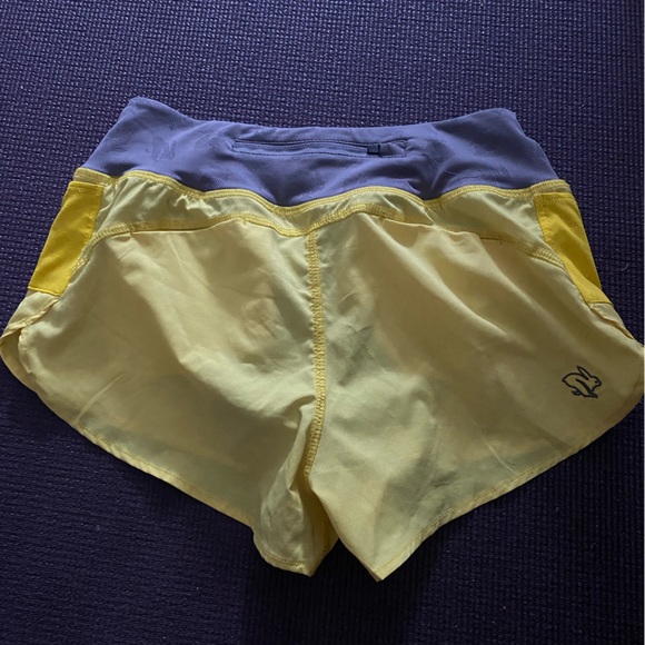 Rabbit Run “Mountain Climbers” Trail Pocket Race Shorts in Golden Kiwi Yellow - Picture 9 of 16